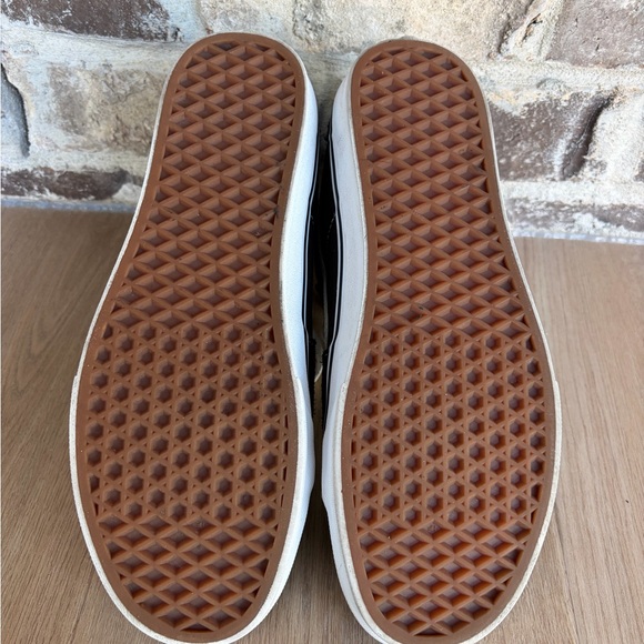 Vans Sk8-Hi hi-top sneakers in black and white suede - Picture 4 of 5